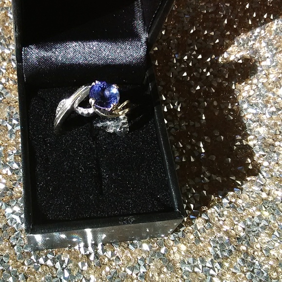 Ring - Picture 2 of 5